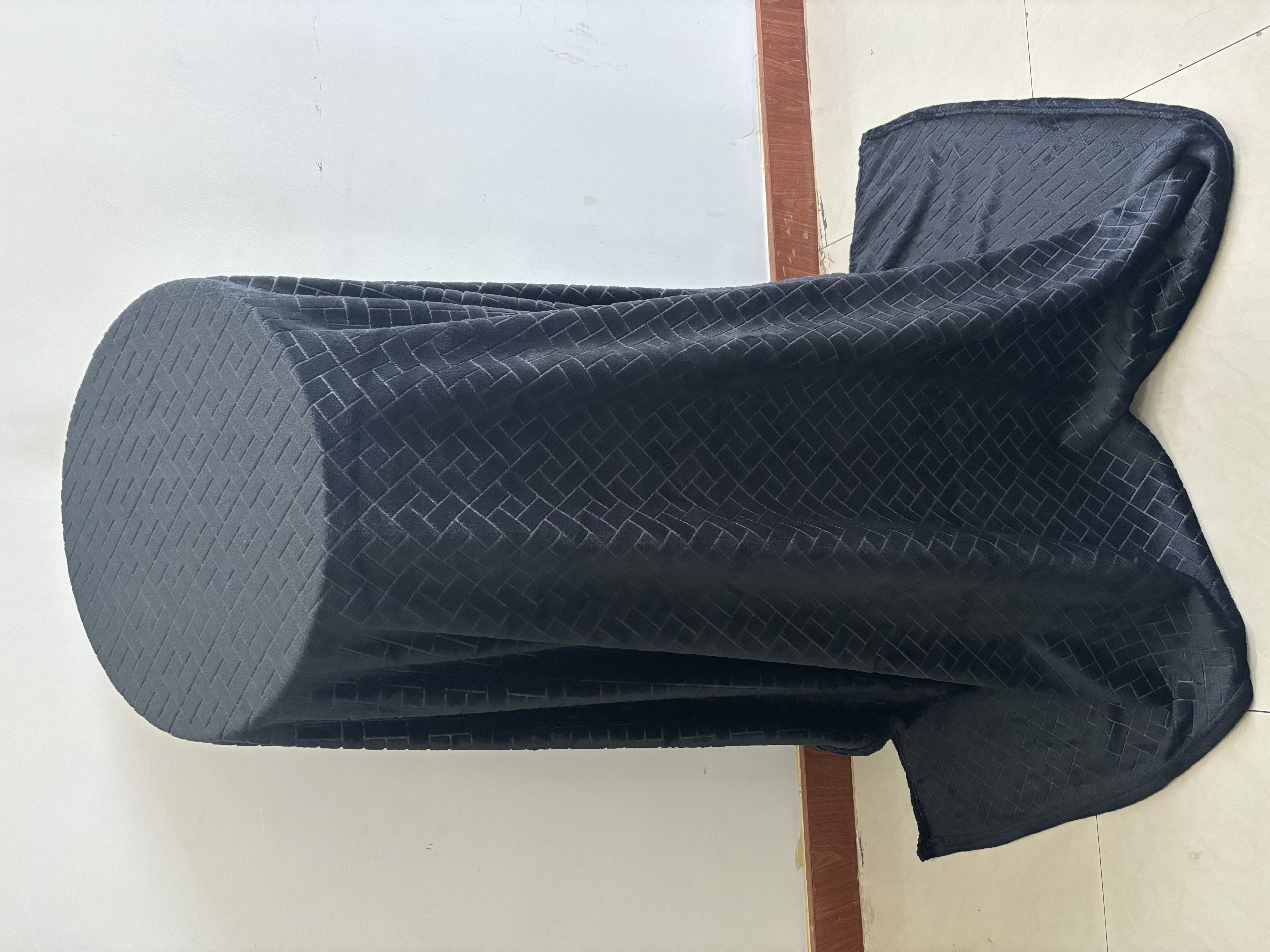 KOC TŁOCZONY w kolorze czarnym 200X220