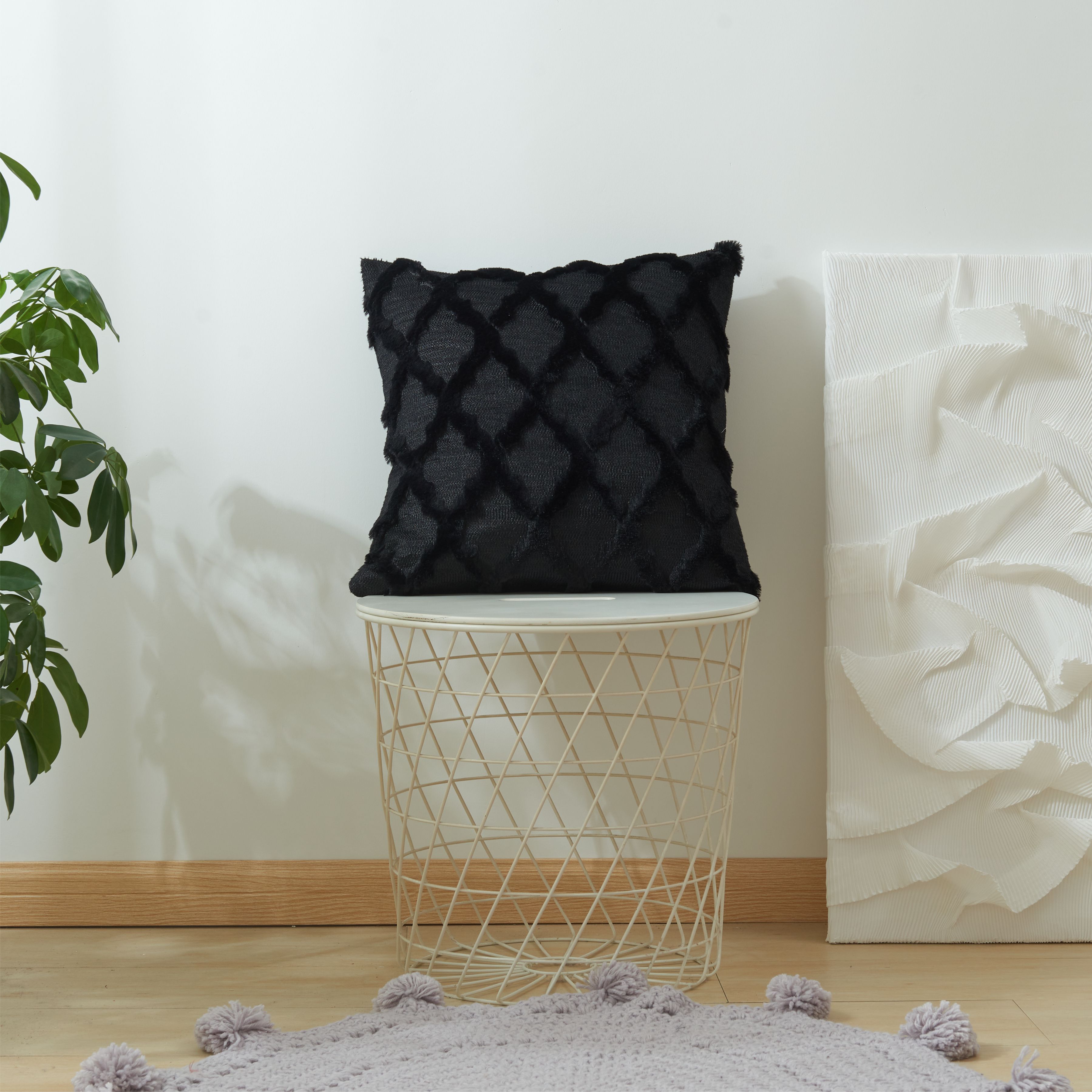 POSZEWKA DEKORACYJNA - CONVEX 1 - CZARNA 45x45